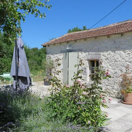 Holiday home Le Perchoir, Private Pool And Peaceful French Saint-Eutrope-de-Born